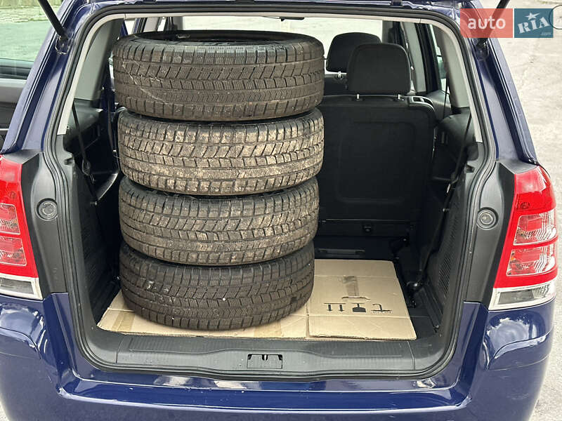Минивэн Opel Zafira 2011 в Звягеле