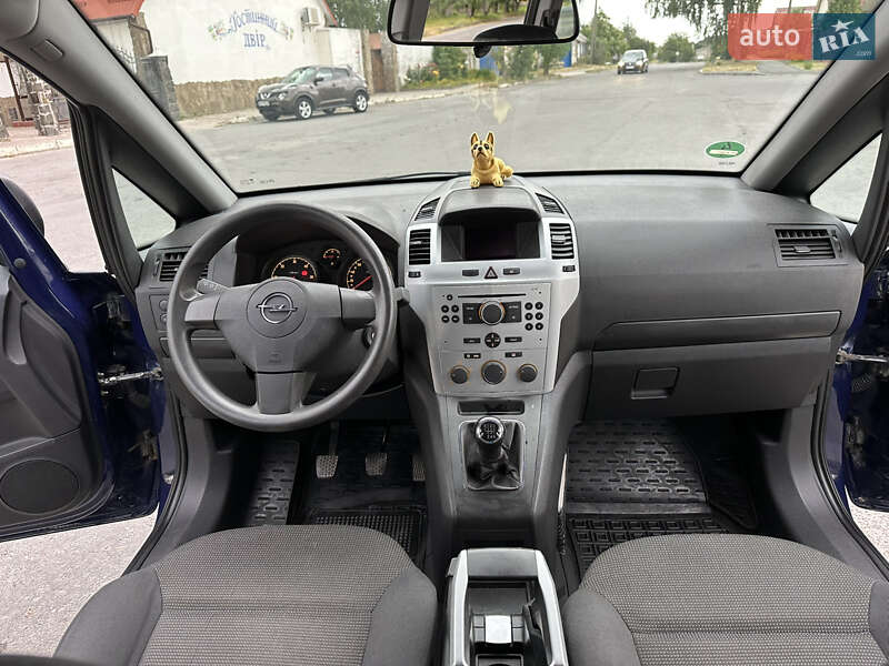 Минивэн Opel Zafira 2011 в Звягеле
