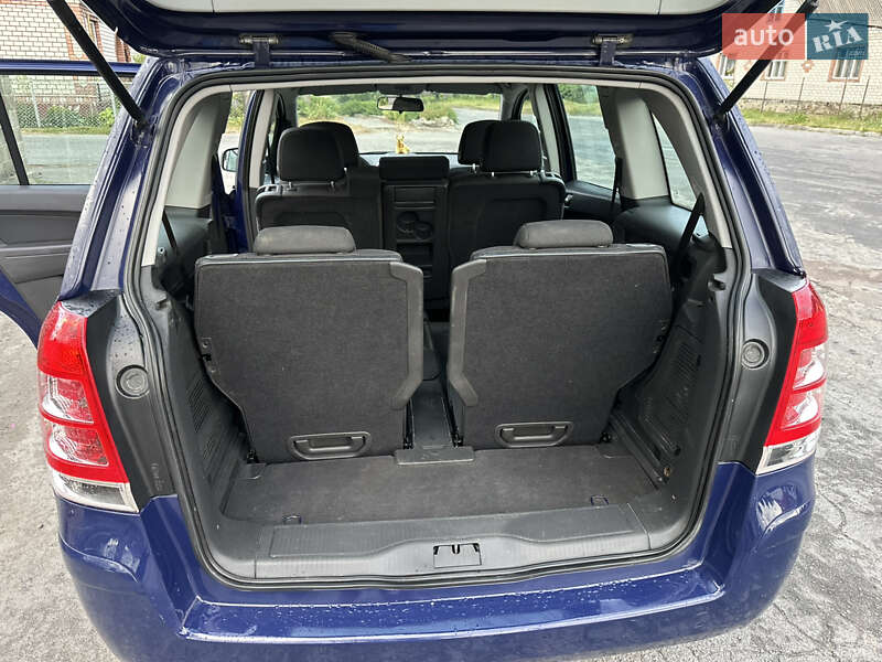 Минивэн Opel Zafira 2011 в Звягеле