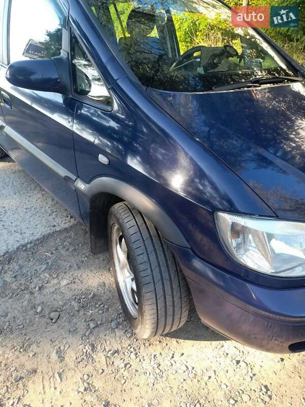 Минивэн Opel Zafira 2005 в Черновцах