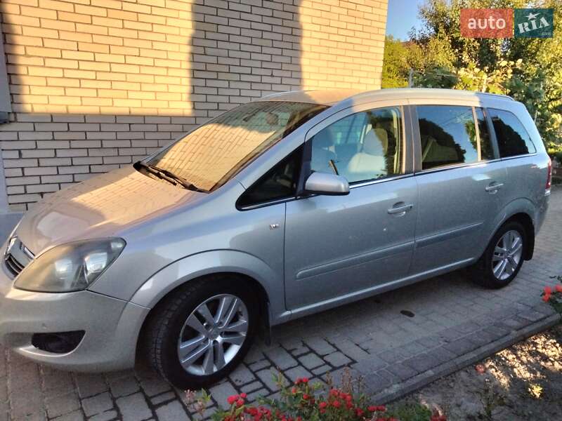 Мінівен Opel Zafira 2009 в Луцьку