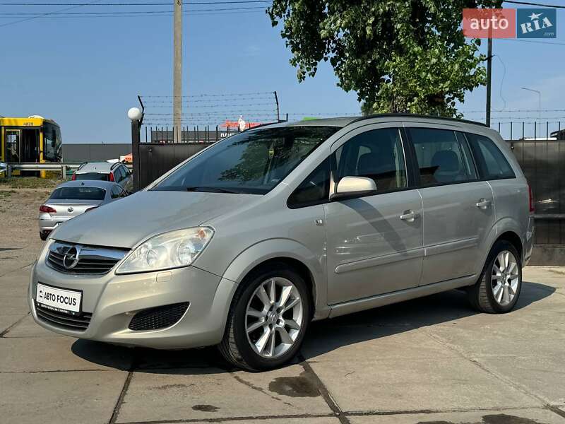 Минивэн Opel Zafira 2009 в Киеве