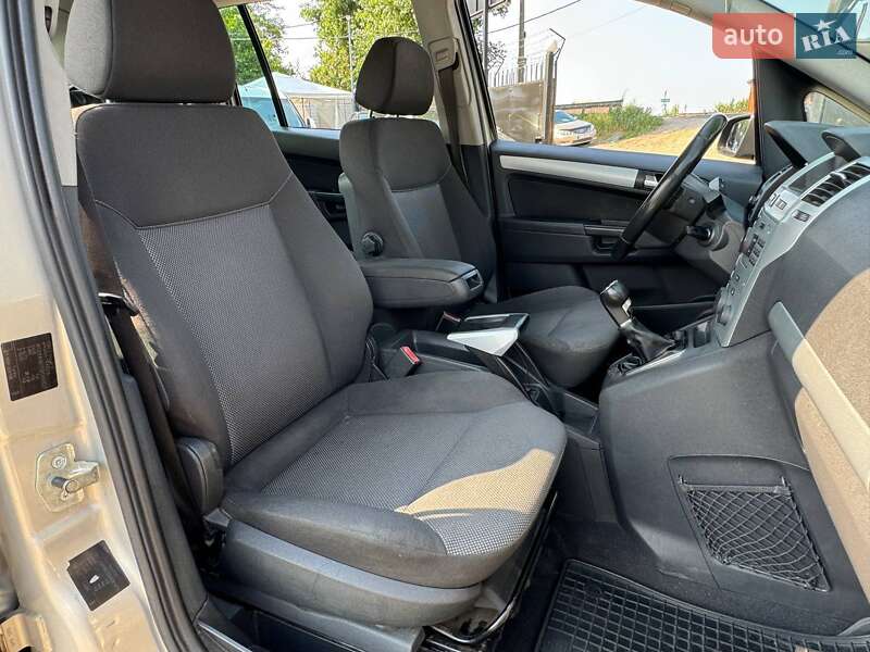 Минивэн Opel Zafira 2009 в Киеве