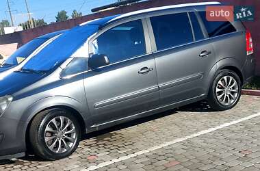 Минивэн Opel Zafira 2010 в 