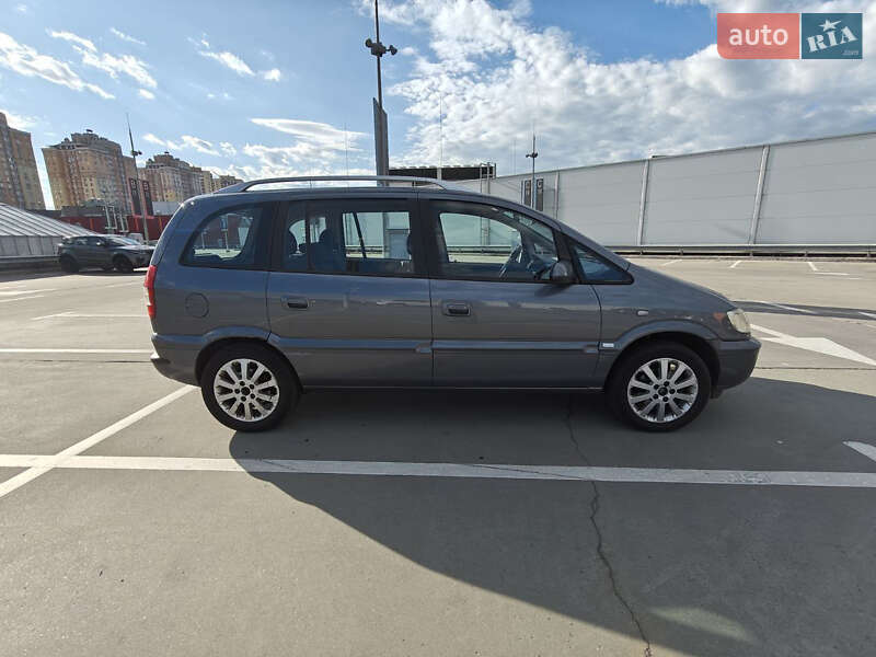 Минивэн Opel Zafira 2004 в Киеве