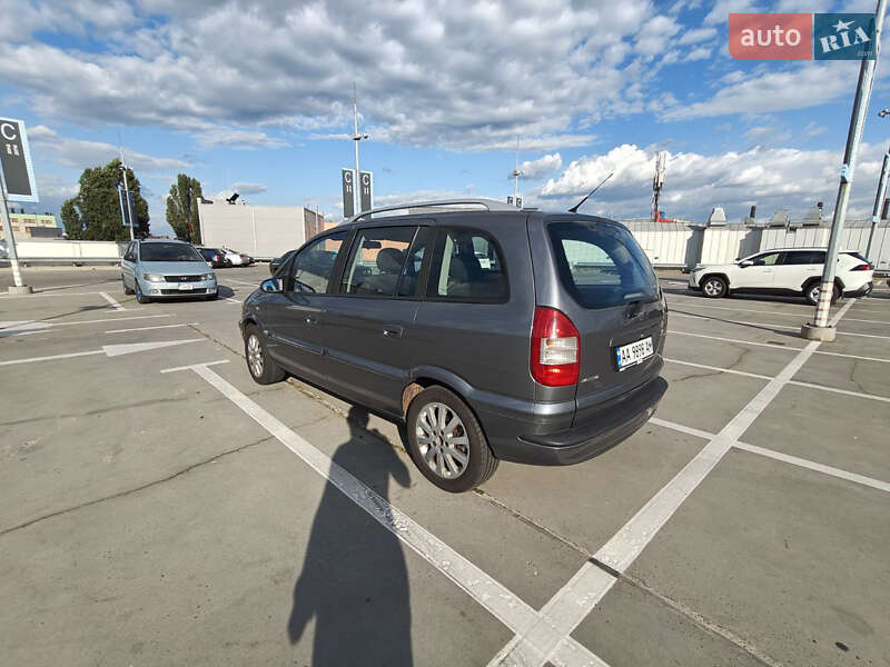 Минивэн Opel Zafira 2004 в Киеве
