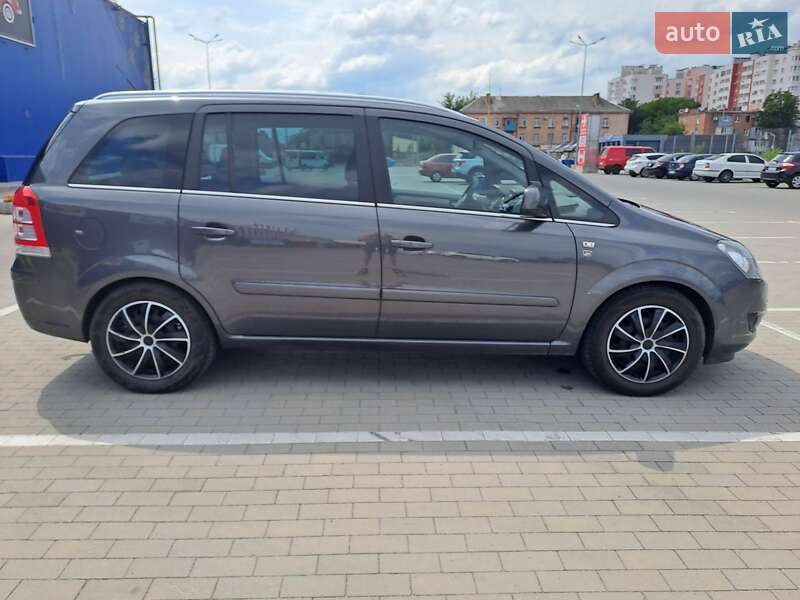 Минивэн Opel Zafira 2010 в Виннице