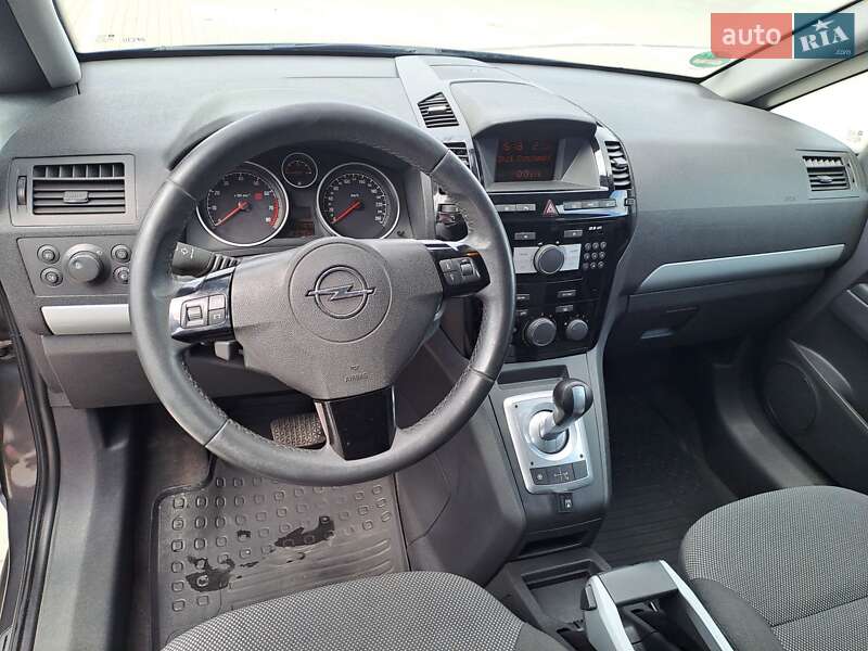 Минивэн Opel Zafira 2010 в Виннице