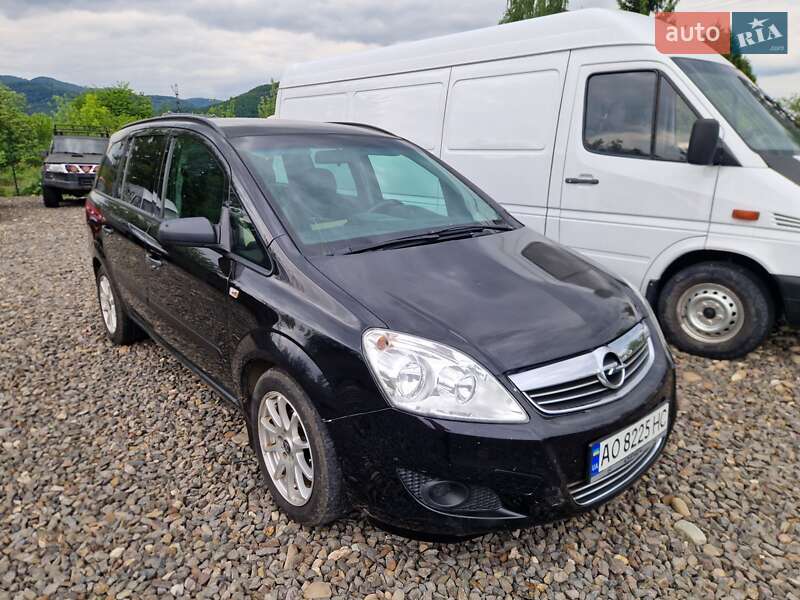 Минивэн Opel Zafira 2008 в Хусте