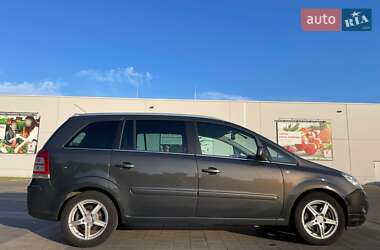 Минивэн Opel Zafira 2013 в 