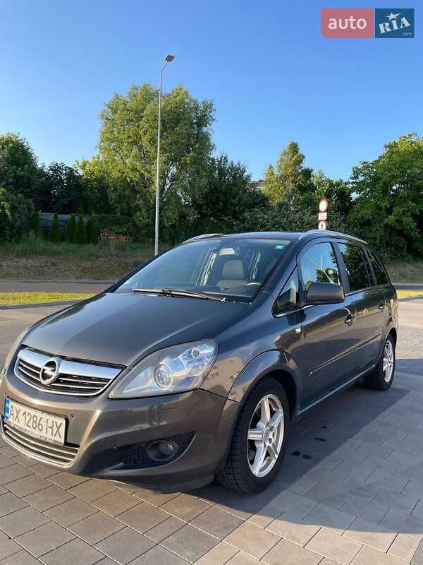 Минивэн Opel Zafira 2013 в 