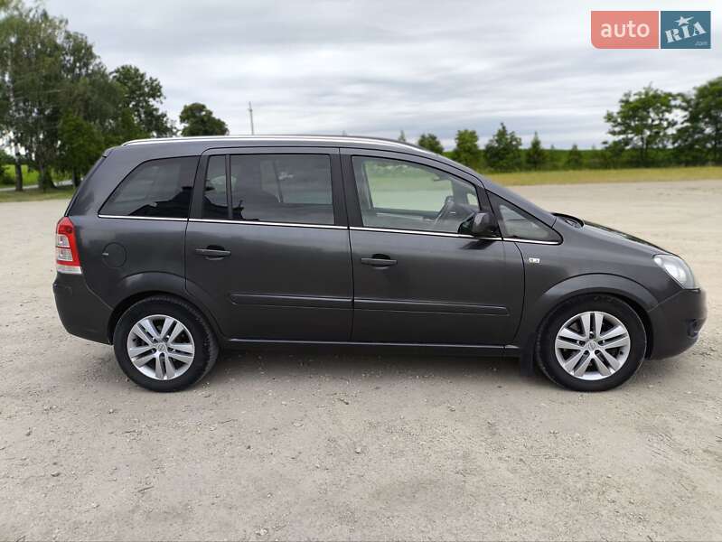 Минивэн Opel Zafira 2011 в Почаеве