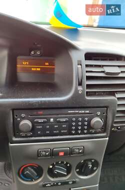 Минивэн Opel Zafira 2004 в 