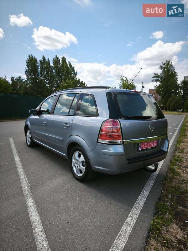 Минивэн Opel Zafira 2006 в Ивано-Франковске