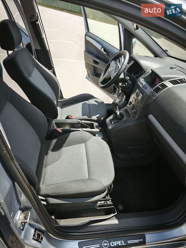 Минивэн Opel Zafira 2006 в Ивано-Франковске