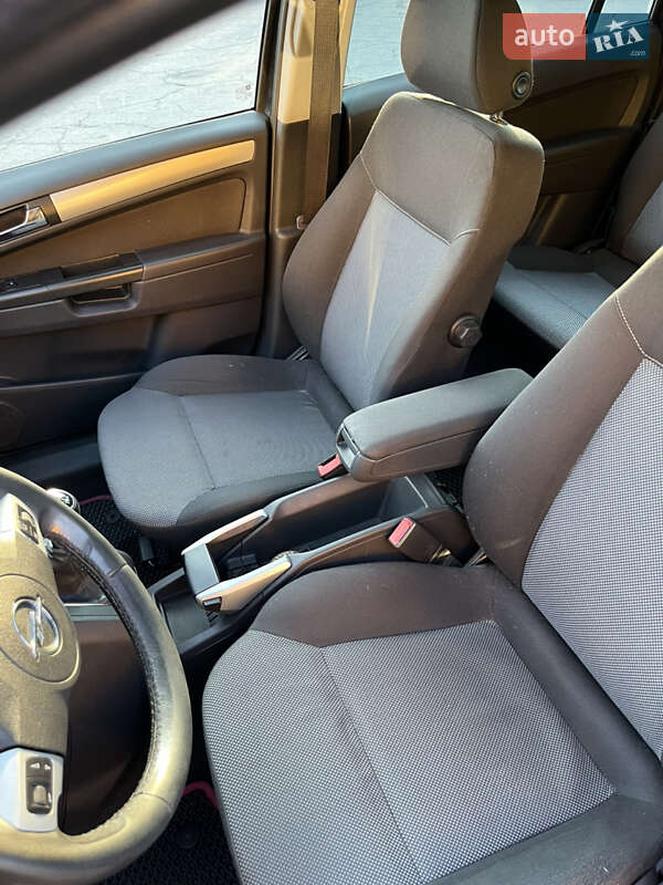 Минивэн Opel Zafira 2009 в Черкассах