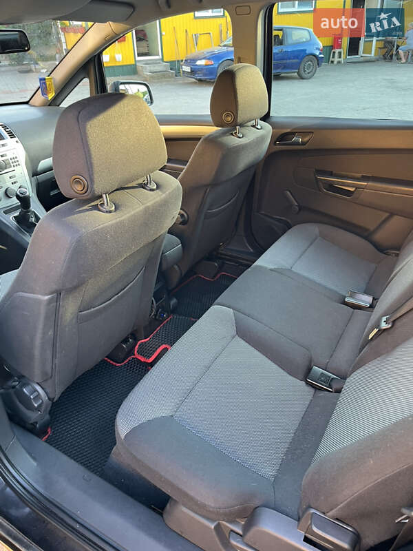 Минивэн Opel Zafira 2009 в Черкассах