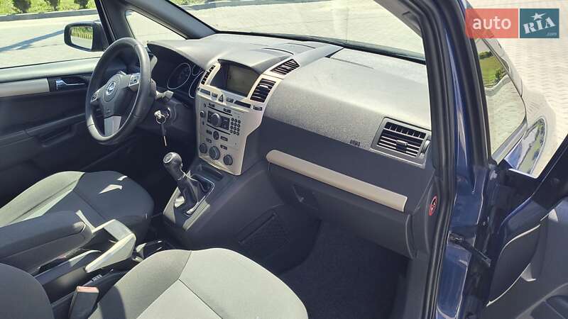 Минивэн Opel Zafira 2008 в Золочеве