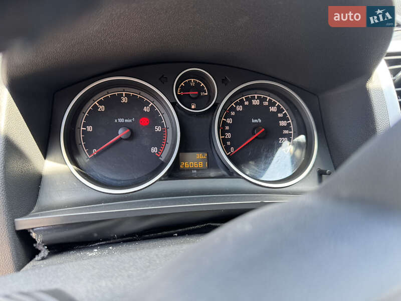 Мінівен Opel Zafira 2013 в Києві фото 4 Мінівен Opel Zafira 2013 в Києві