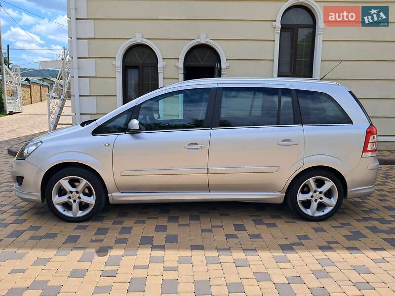 Минивэн Opel Zafira 2008 в Могилев-Подольске