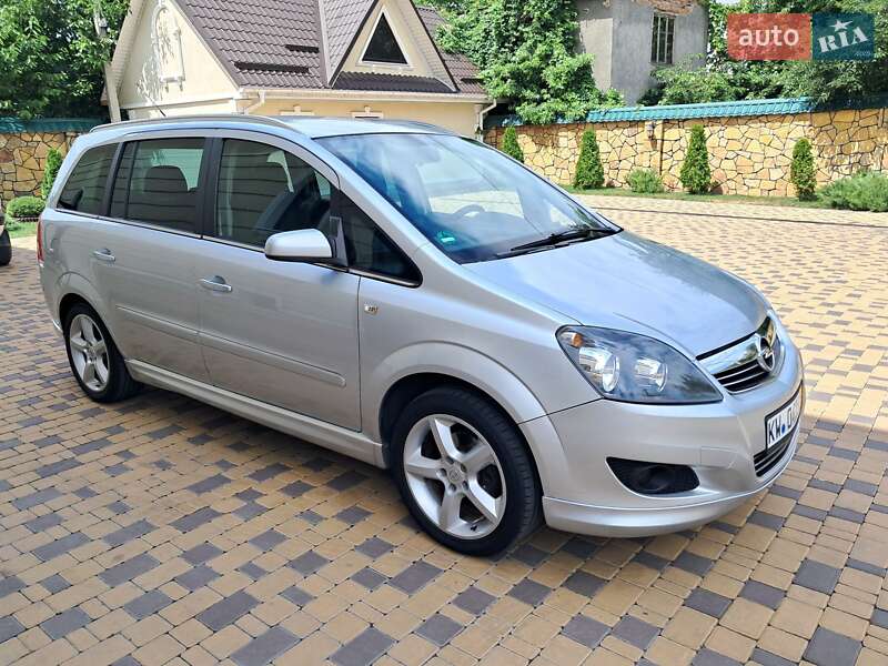 Минивэн Opel Zafira 2008 в Могилев-Подольске