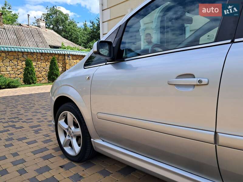 Минивэн Opel Zafira 2008 в Могилев-Подольске