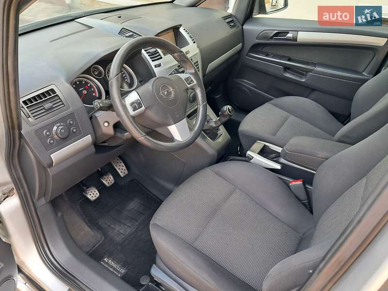 Минивэн Opel Zafira 2008 в Могилев-Подольске