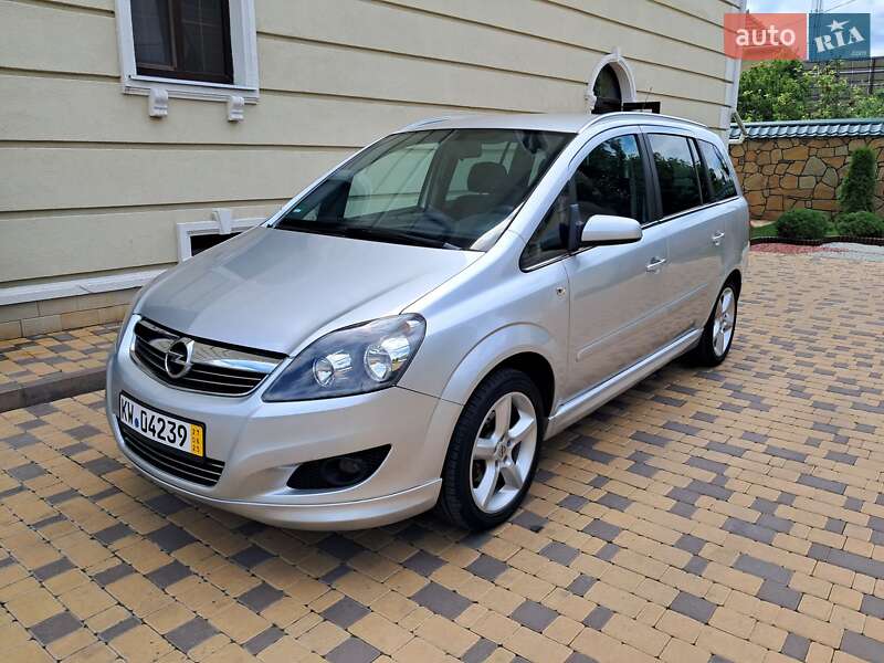Минивэн Opel Zafira 2008 в Могилев-Подольске
