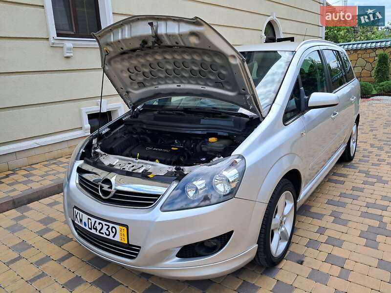 Минивэн Opel Zafira 2008 в Могилев-Подольске