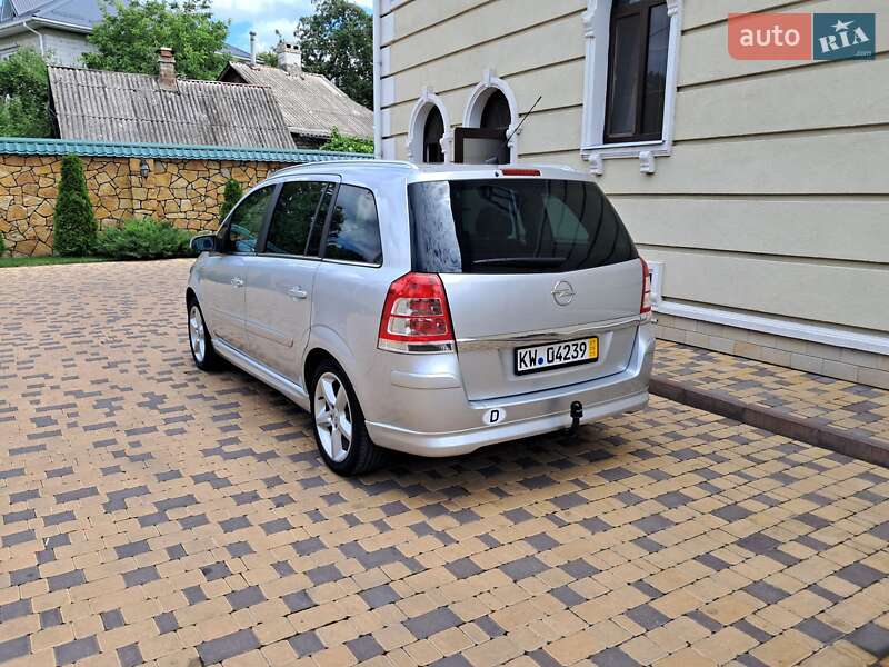 Минивэн Opel Zafira 2008 в Могилев-Подольске