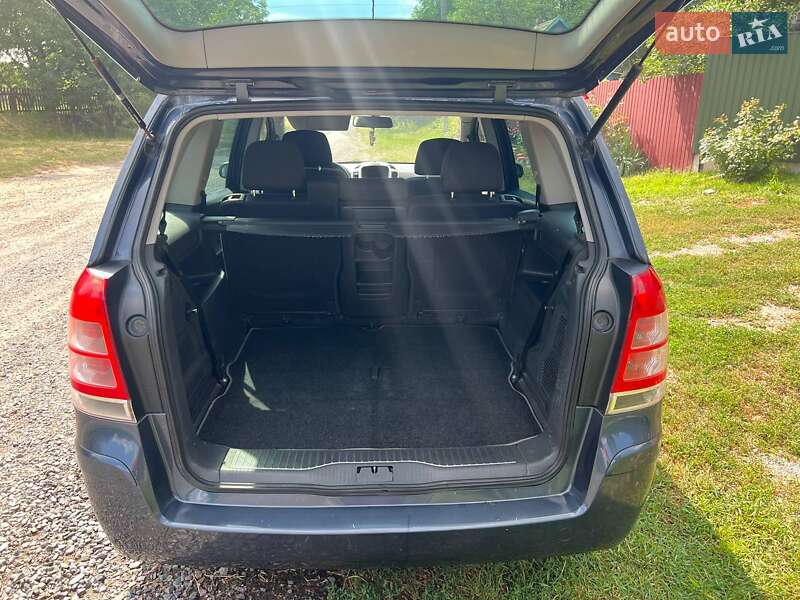 Минивэн Opel Zafira 2008 в Миргороде