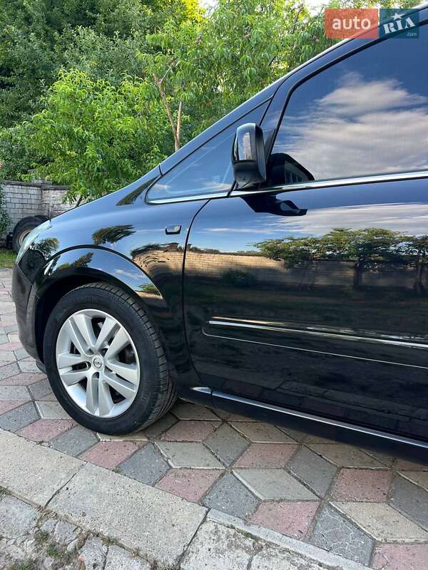 Минивэн Opel Zafira 2010 в Коломые