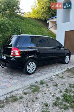 Минивэн Opel Zafira 2010 в 