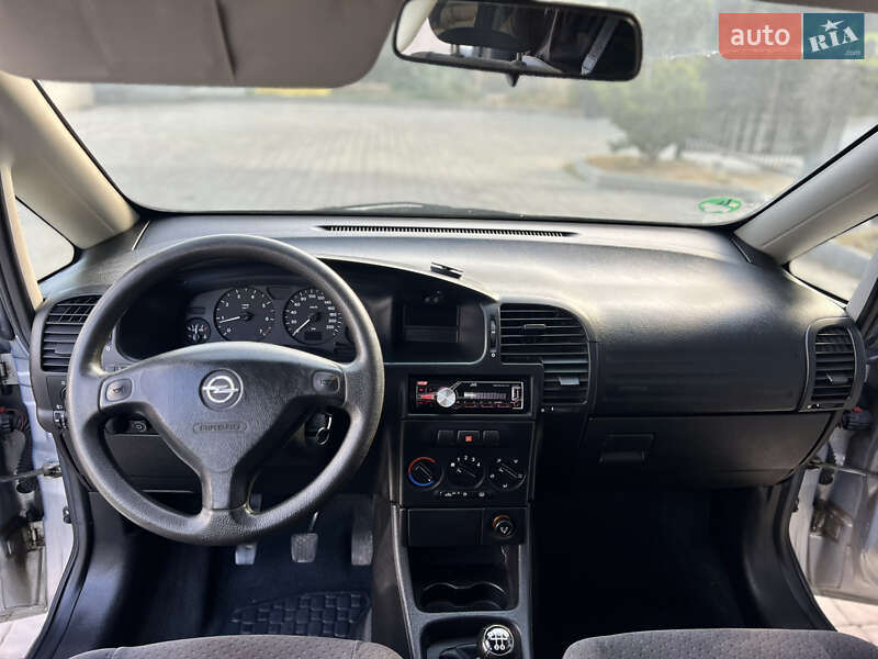Минивэн Opel Zafira 2002 в Ивано-Франковске