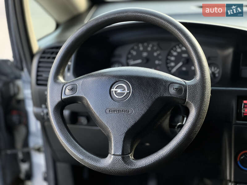 Минивэн Opel Zafira 2002 в Ивано-Франковске