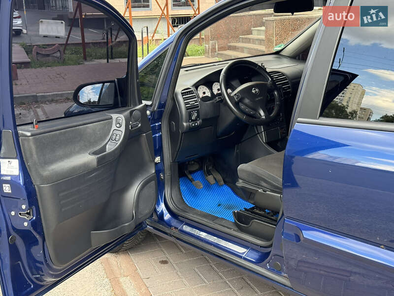 Минивэн Opel Zafira 2005 в Киеве