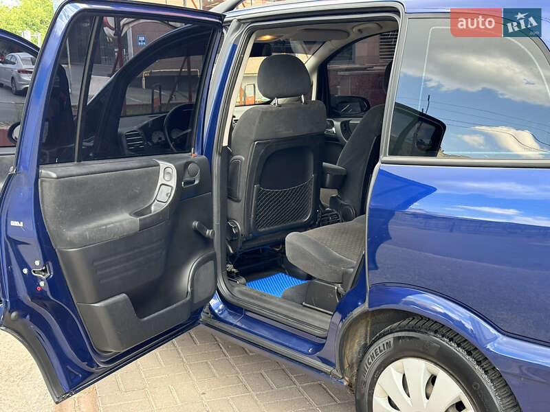 Минивэн Opel Zafira 2005 в Киеве