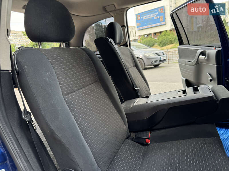 Минивэн Opel Zafira 2005 в Киеве