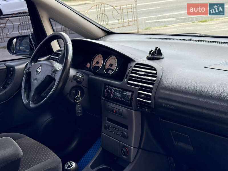 Минивэн Opel Zafira 2005 в Киеве
