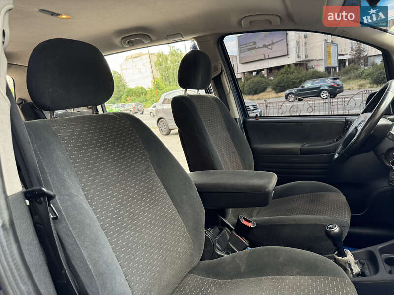 Минивэн Opel Zafira 2005 в Киеве