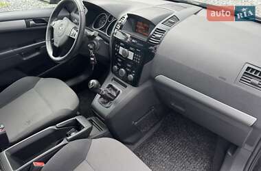 Минивэн Opel Zafira 2011 в 