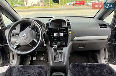Минивэн Opel Zafira 2011 в 