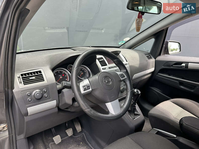 Минивэн Opel Zafira 2009 в Киеве