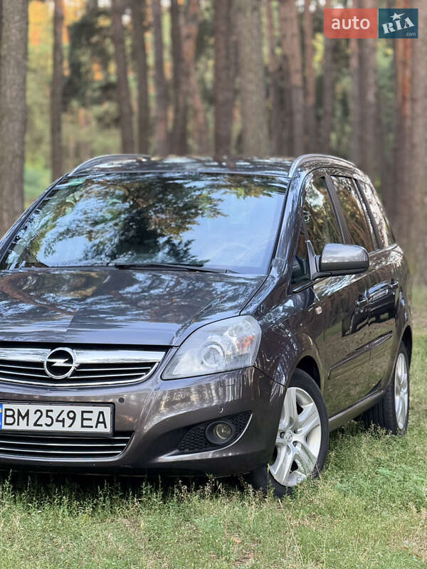 Минивэн Opel Zafira 2010 в Сумах