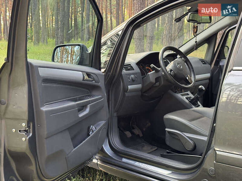 Минивэн Opel Zafira 2010 в Сумах