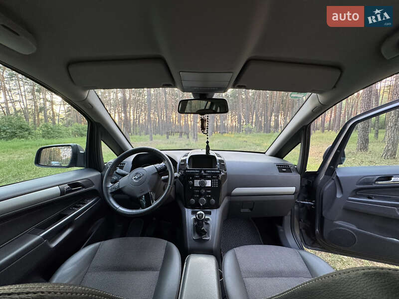 Минивэн Opel Zafira 2010 в Сумах