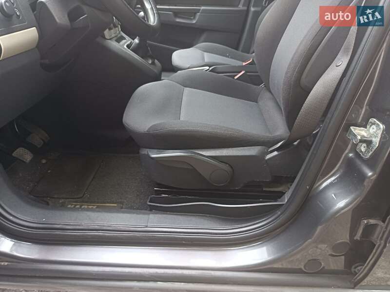 Минивэн Opel Zafira 2008 в Ракитном