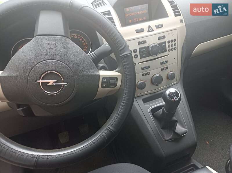 Минивэн Opel Zafira 2008 в Ракитном