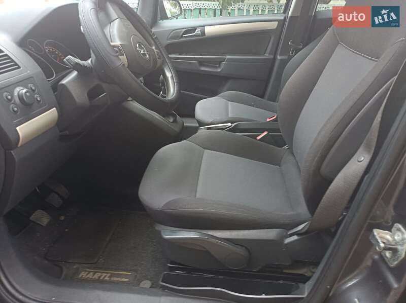 Минивэн Opel Zafira 2008 в Ракитном