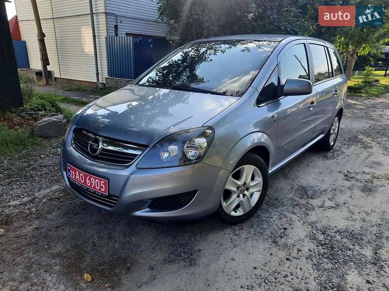 Минивэн Opel Zafira 2010 в Полтаве